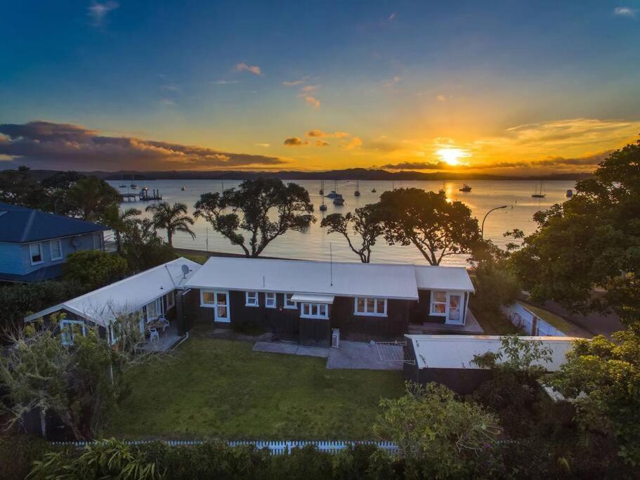 Last On The Strand, Russell - The Boathouse Exterior foto